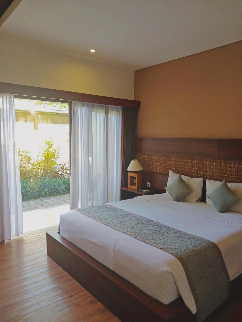 Ratan Uluwatu Hotel And Villas מראה חיצוני תמונה