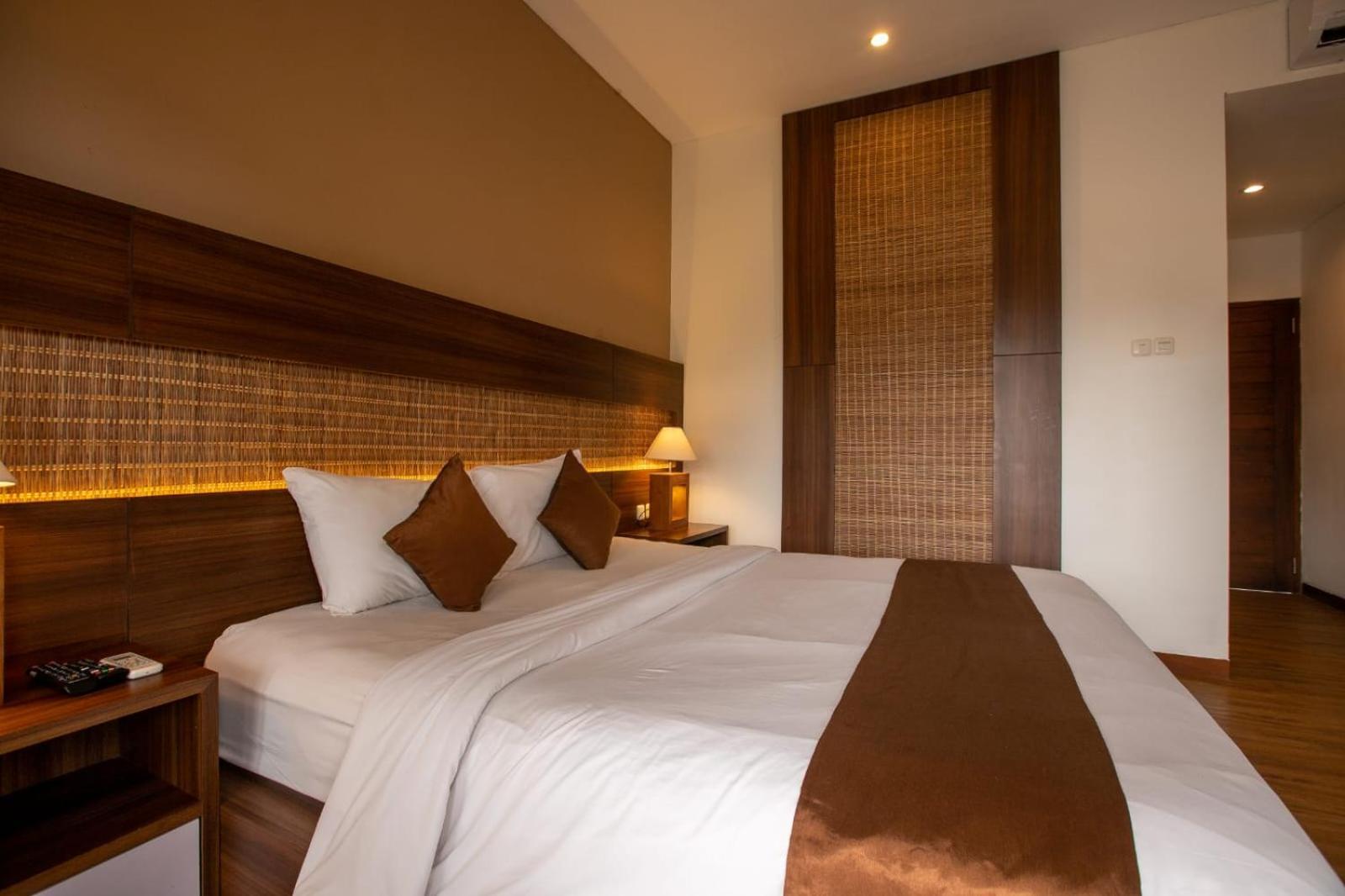 Ratan Uluwatu Hotel And Villas מראה חיצוני תמונה